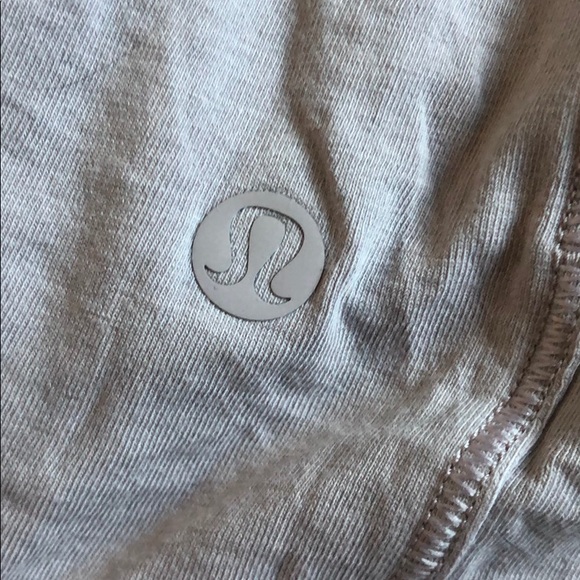 Lululemon It’s a tie tank size 8 or 10 - Picture 2 of 3